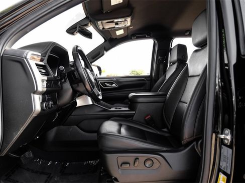 Used 2022 Chevrolet Suburban LT image 3