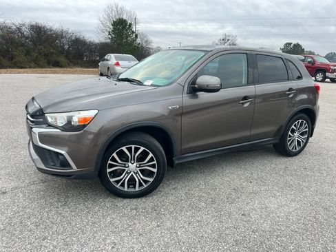 Used 2018 Mitsubishi Outlander Sport ES image 3