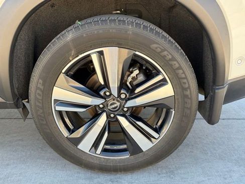 Used 2023 Nissan Rogue SL w/ SL Premium Package image 7