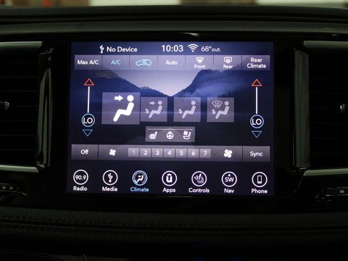 Used 2018 Chrysler Pacifica Limited w/ Advanced Safetytec Group FWD image 31