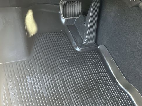 Used 2021 Ford Explorer XLT w/ Equipment Group 202A image 19