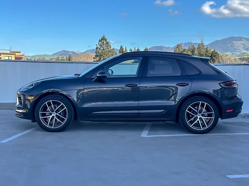 Used 2025 Porsche Macan image 2