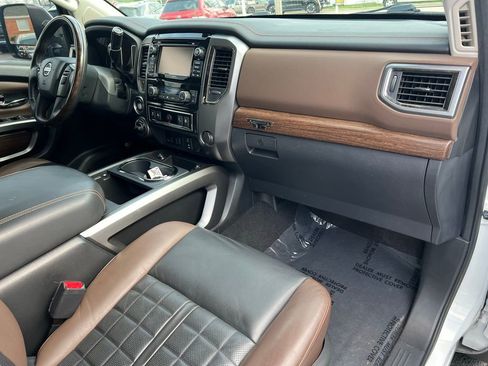 Used 2016 Nissan Titan Platinum Reserve image 33