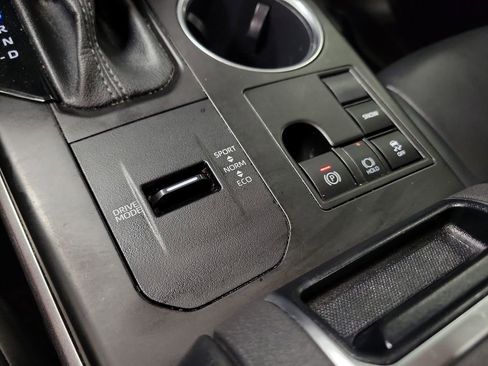 Used 2023 Toyota Highlander XLE FWD image 15