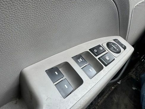 Used 2017 Hyundai Elantra SE image 13