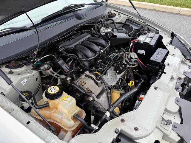 Used 2005 Ford Taurus SE FWD image 26