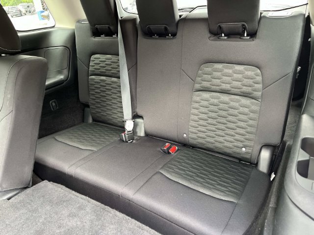 Used 2025 Nissan Pathfinder SV AWD/4WD image 18