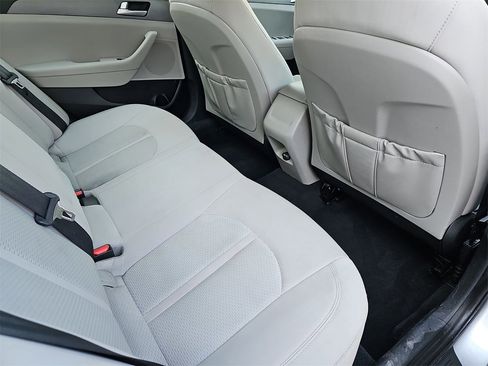 Used 2017 Hyundai Sonata SE image 11