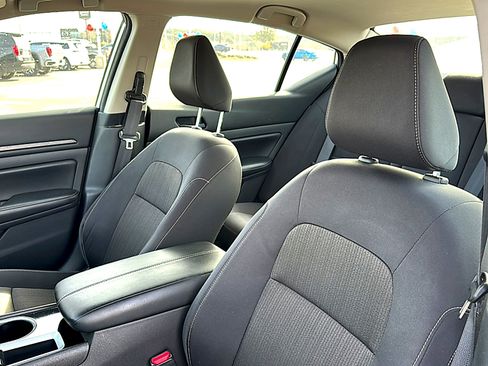 Used 2024 Nissan Altima 2.5 SV image 14