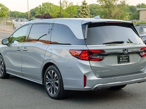 Used 2025 Honda Odyssey Elite image 5