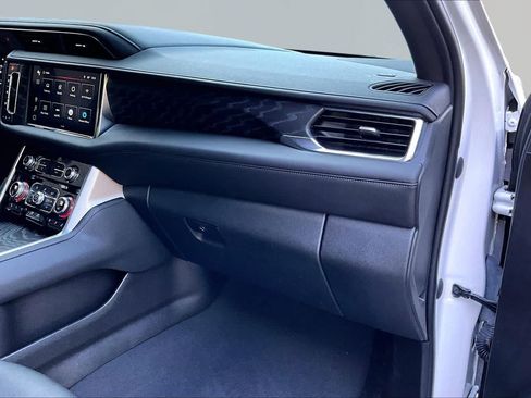 Used 2022 GMC Yukon XL Denali w/ Denali Premium Package RWD image 19