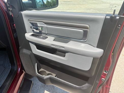 Used 2017 RAM 1500 Classic SLT AWD/4WD image 38
