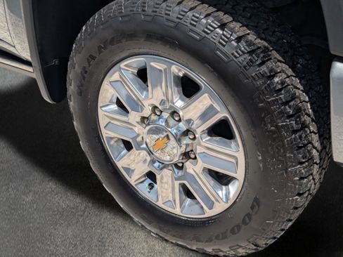 Used 2024 Chevrolet Silverado 2500 High Country w/ High Country Premium Package AWD/4WD image 7
