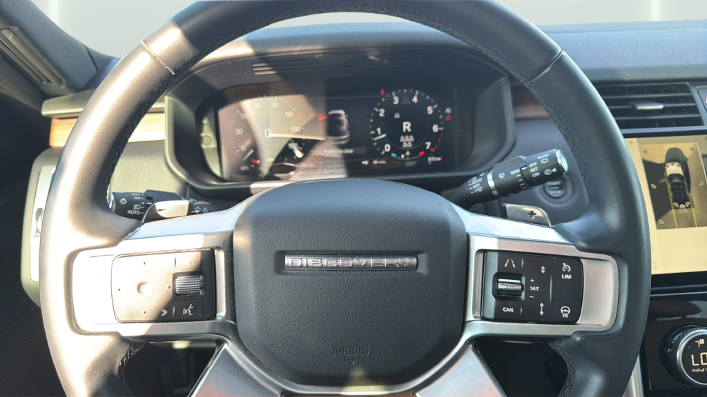 Used 2024 Land Rover Discovery Dynamic SE AWD/4WD image 24