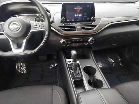 Used 2025 Nissan Altima 2.5 SV FWD image 15