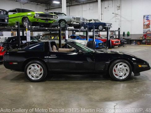 Used 1996 Chevrolet Corvette Coupe RWD image 9