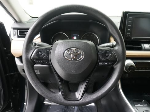 Used 2022 Toyota RAV4 LE image 14