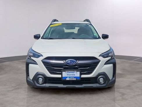 Used 2024 Subaru Outback Premium AWD/4WD image 2