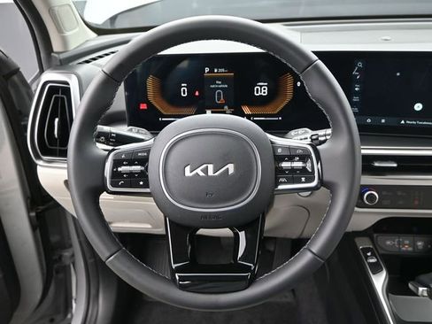 Used 2025 Kia Sorento S w/ Panoramic Sunroof Package FWD image 5