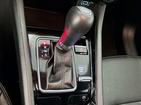 Used 2025 Jeep Compass Limited image 24