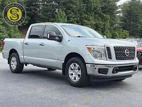 Used 2019 Nissan Titan SV w/ SV Convenience Package AWD/4WD image 8