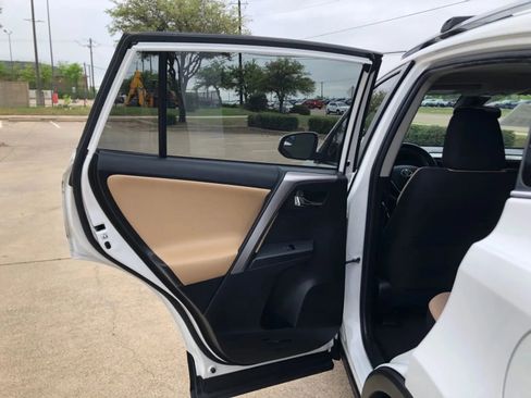 Used 2017 Toyota RAV4 XLE AWD/4WD image 21