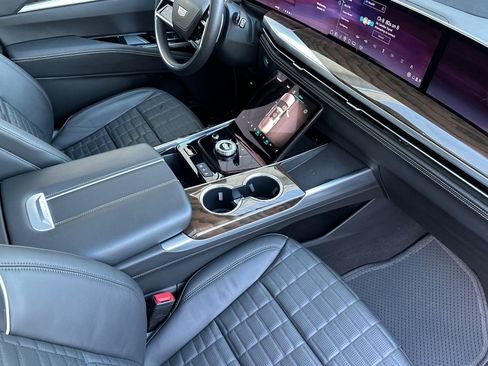 Certified 2025 Cadillac Escalade Sport Platinum image 21