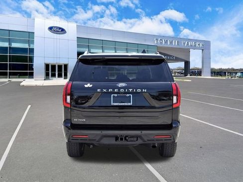 Used 2025 Ford Expedition Active AWD/4WD image 3