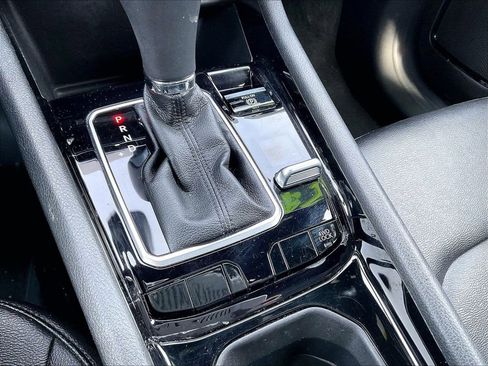 Used 2024 Jeep Compass Limited image 32