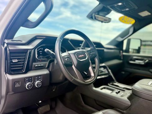 Used 2024 GMC Sierra 2500 AT4 w/ AT4 Premium Plus Package AWD/4WD image 11