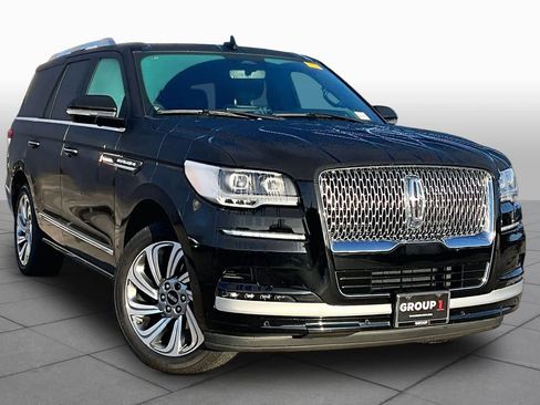 Used 2023 Lincoln Navigator 2WD image 3