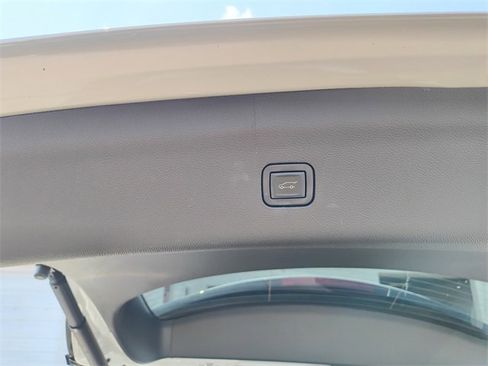 Used 2022 Buick Enclave Essence w/ Sport Touring Edition image 16