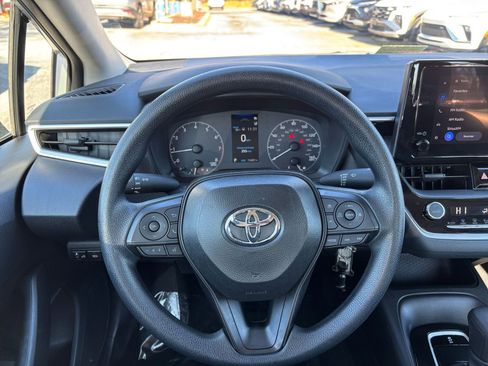 Used 2025 Toyota Corolla LE image 28