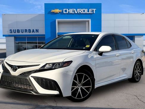 Used 2023 Toyota Camry SE image 1