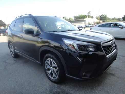 Used 2021 Subaru Forester Premium AWD/4WD image 3