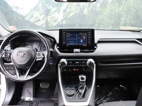 Used 2021 Toyota RAV4 XLE w/ XLE Grade Weather Package AWD/4WD image 18