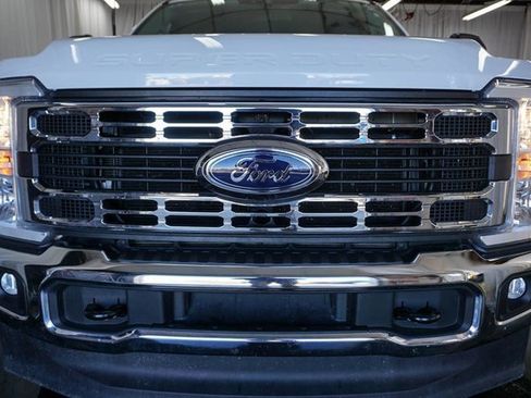 Used 2025 Ford F350 XLT image 3