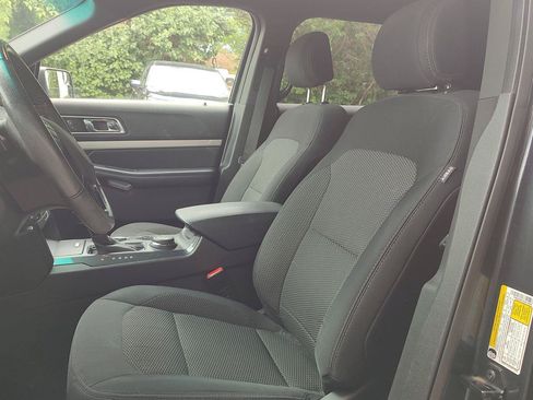 Used 2017 Ford Explorer XLT AWD/4WD image 2