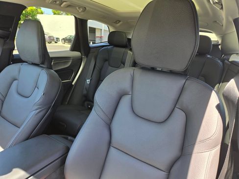 Certified 2023 Volvo XC60 T8 Plus AWD/4WD image 17