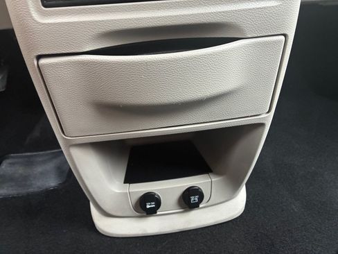 Used 2019 Dodge Grand Caravan SE FWD image 29