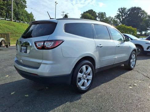 Used 2017 Chevrolet Traverse LT w/ Style and Technology Package AWD/4WD image 3