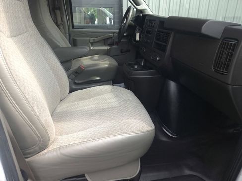 Used 2019 Chevrolet Express 3500 image 17