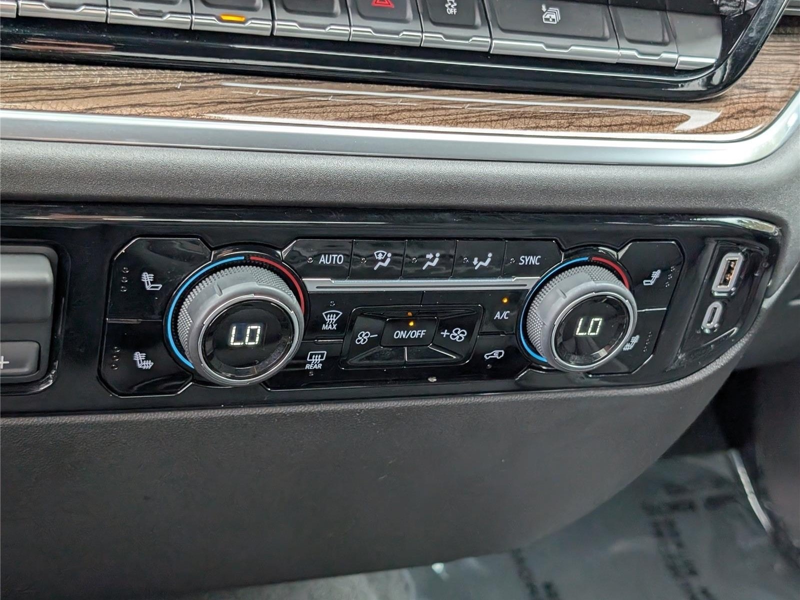 Used 2025 Chevrolet Silverado 1500 LT AWD/4WD image 28