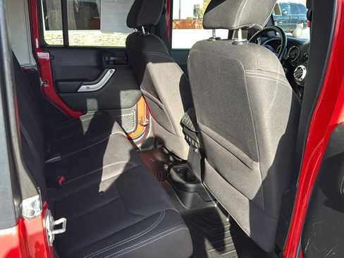 Used 2017 Jeep Wrangler Unlimited Sahara image 27