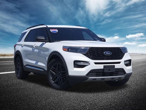 Used 2020 Ford Explorer XLT w/ Equipment Group 202A RWD image 2
