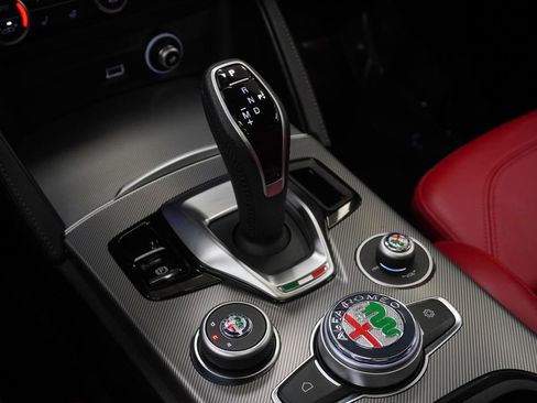 Used 2024 Alfa Romeo Stelvio Veloce AWD/4WD image 39