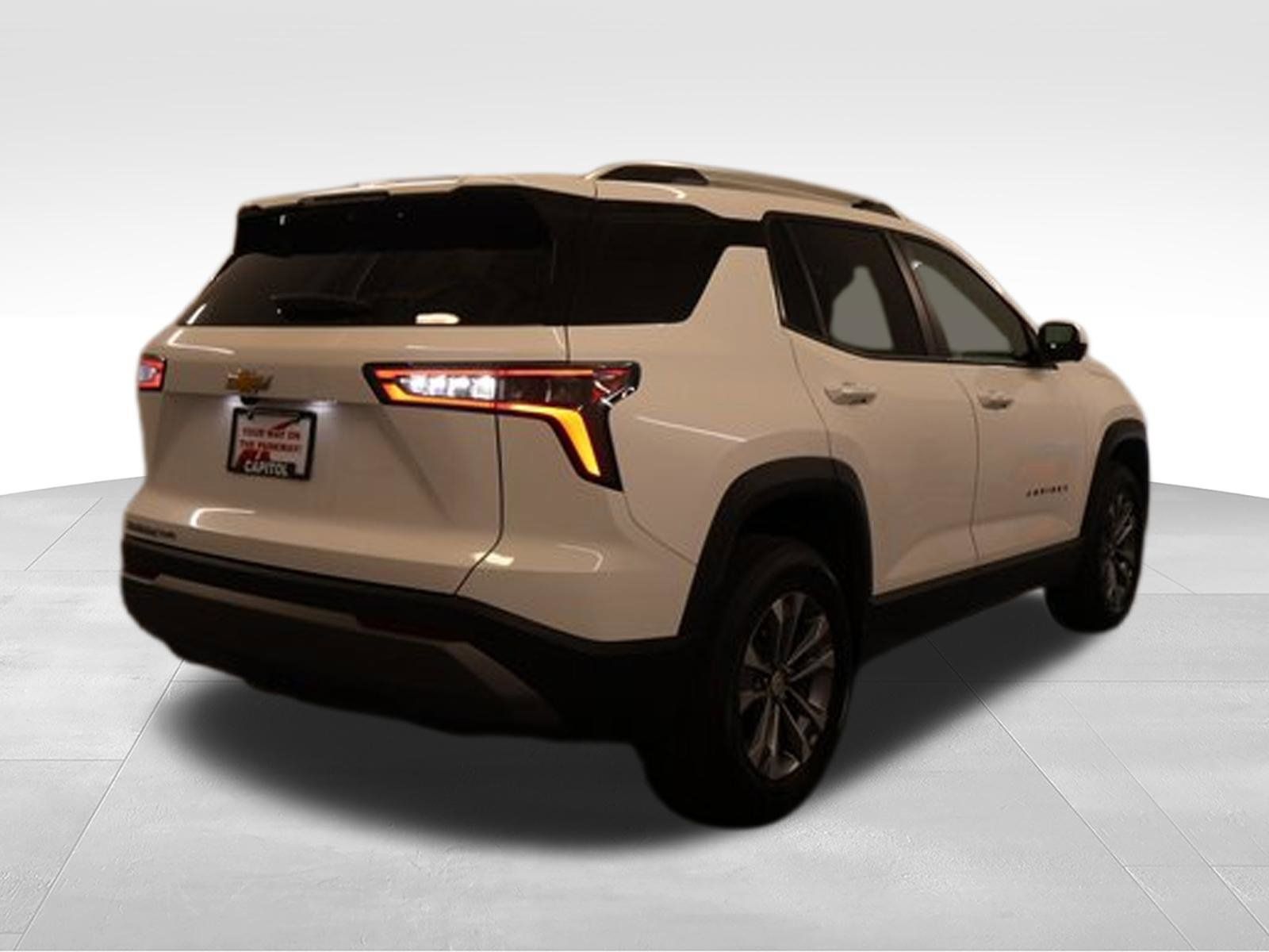 Used 2025 Chevrolet Equinox LT w/ Convenience Package II AWD/4WD image 3