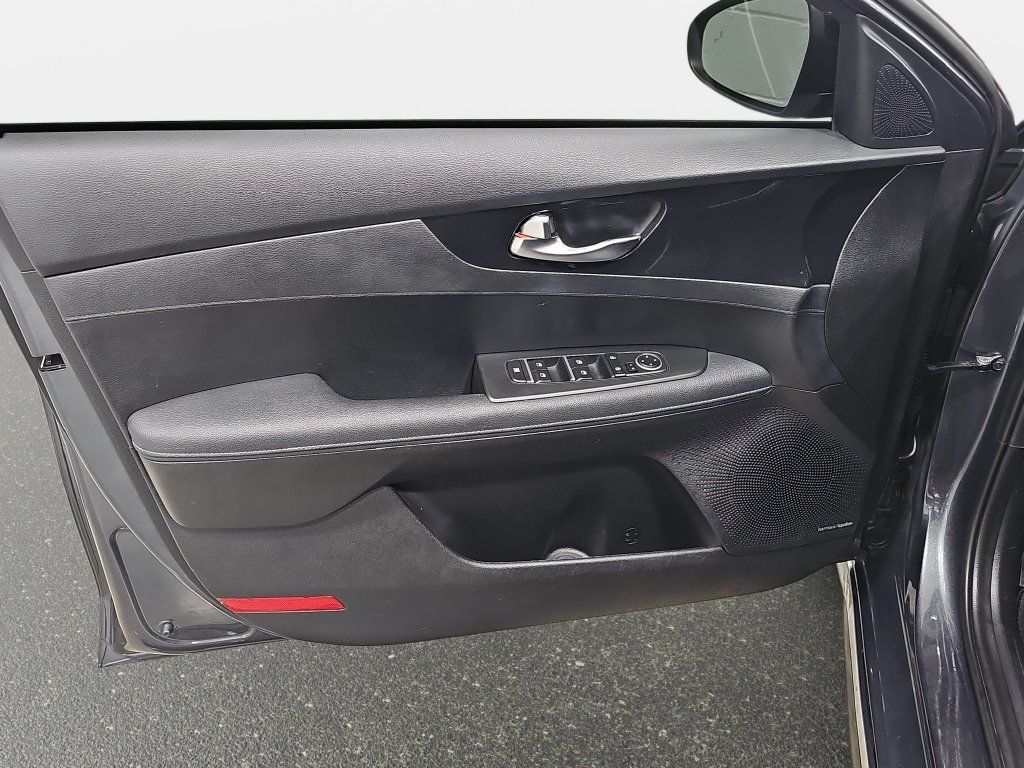 Used 2023 Kia Forte GT-Line w/ GT-Line Premium Package FWD image 29