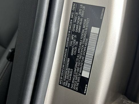 Used 2025 Volvo XC60 B5 Plus image 35