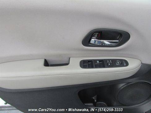 Used 2016 Honda HR-V LX image 9